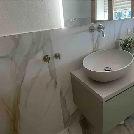 Trilocale Con Posto Spiaggia/ombrellone Compreso דירה *